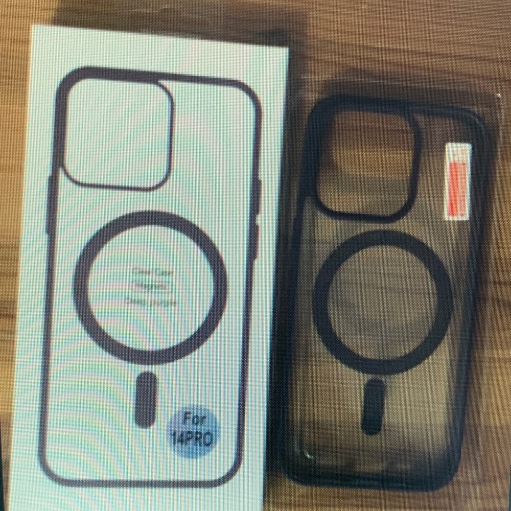 Apple Black Magnetic Case for iPhone 14 Pro